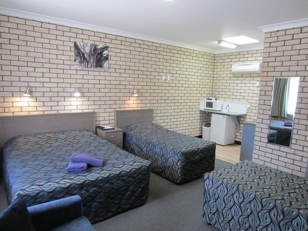 Cowra Crest Motel Exterior photo
