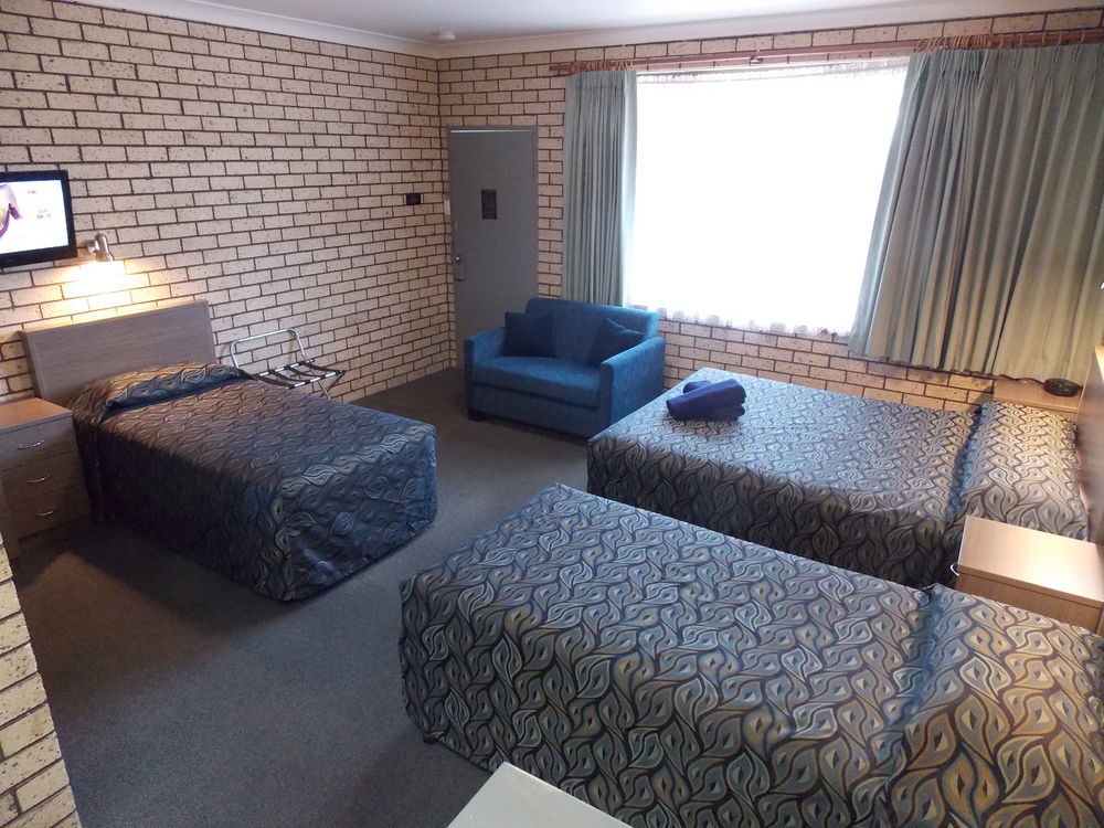 Cowra Crest Motel Exterior photo