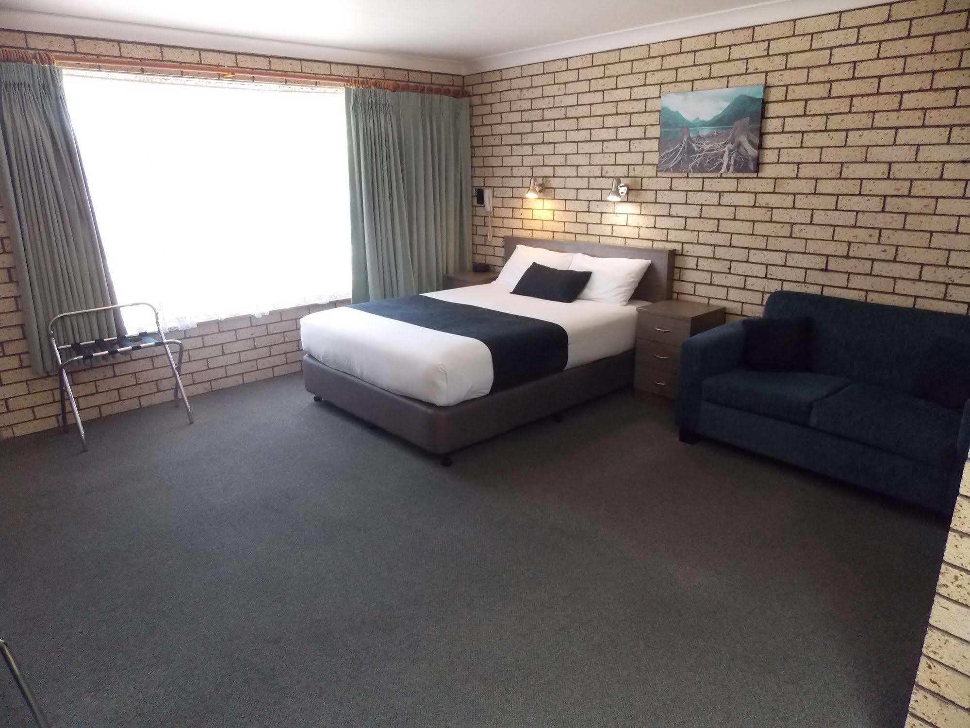 Cowra Crest Motel Exterior photo