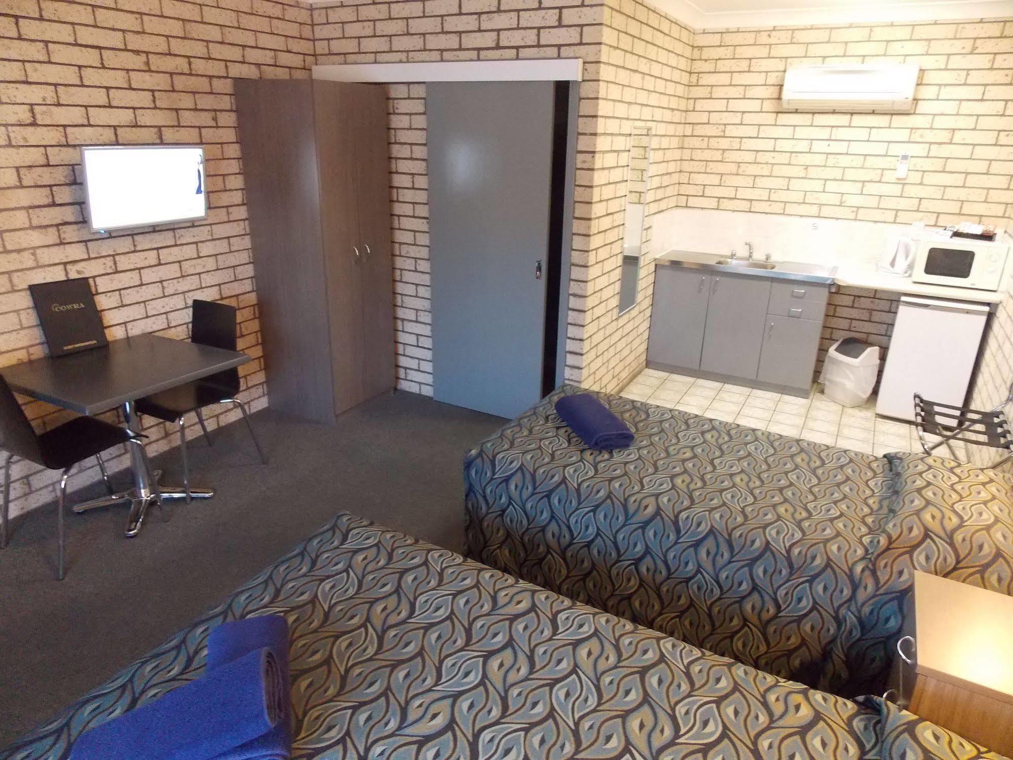 Cowra Crest Motel Exterior photo